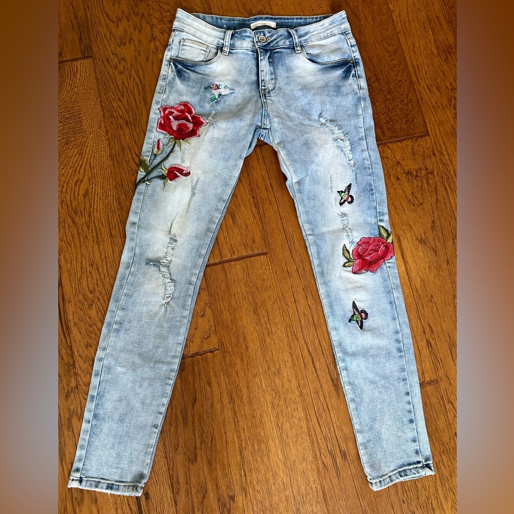Women’s embroidered jeans size Medium